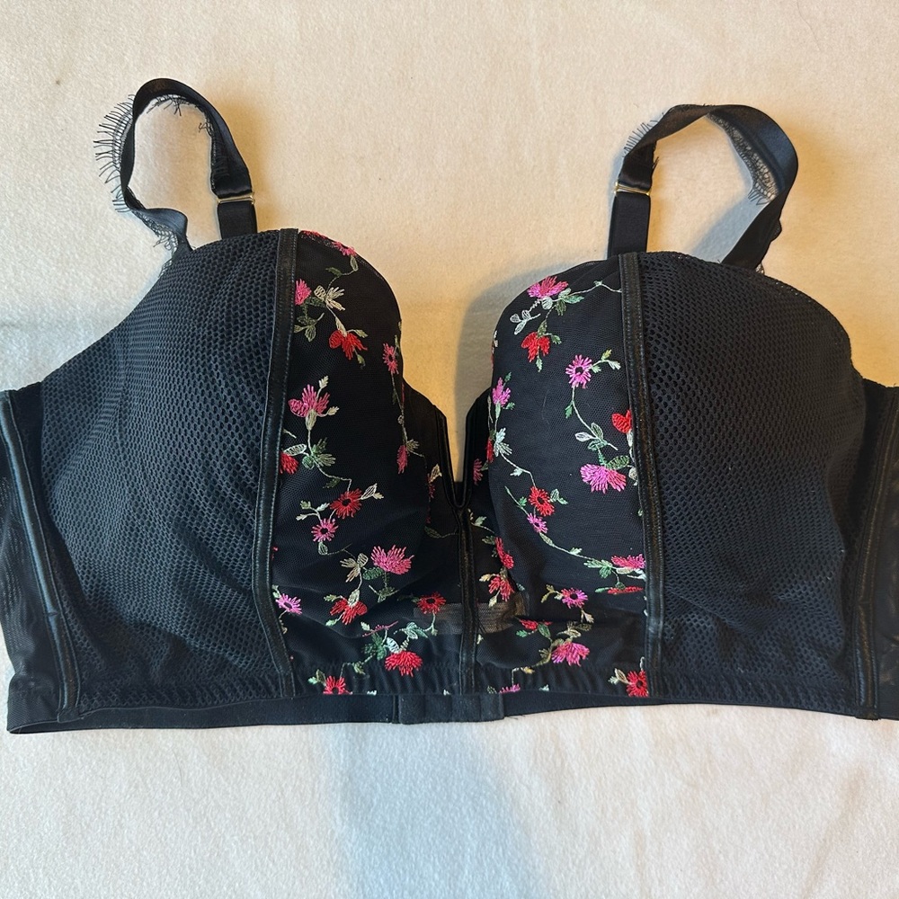 Cacique Black Bra with Floral Embroidery